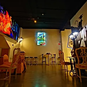 all-iron-hostel.bilbaohotelsspain.com/