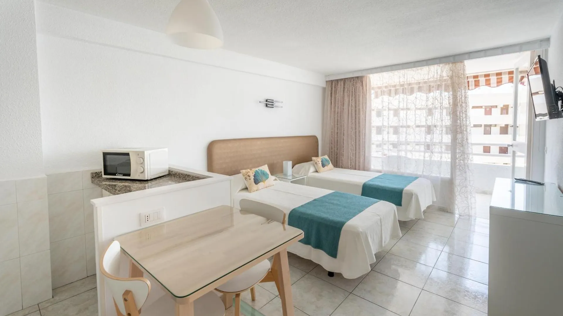 Apartamentos Borinquen Playa de las Americas  2*, Playa de las Americas (Tenerife)