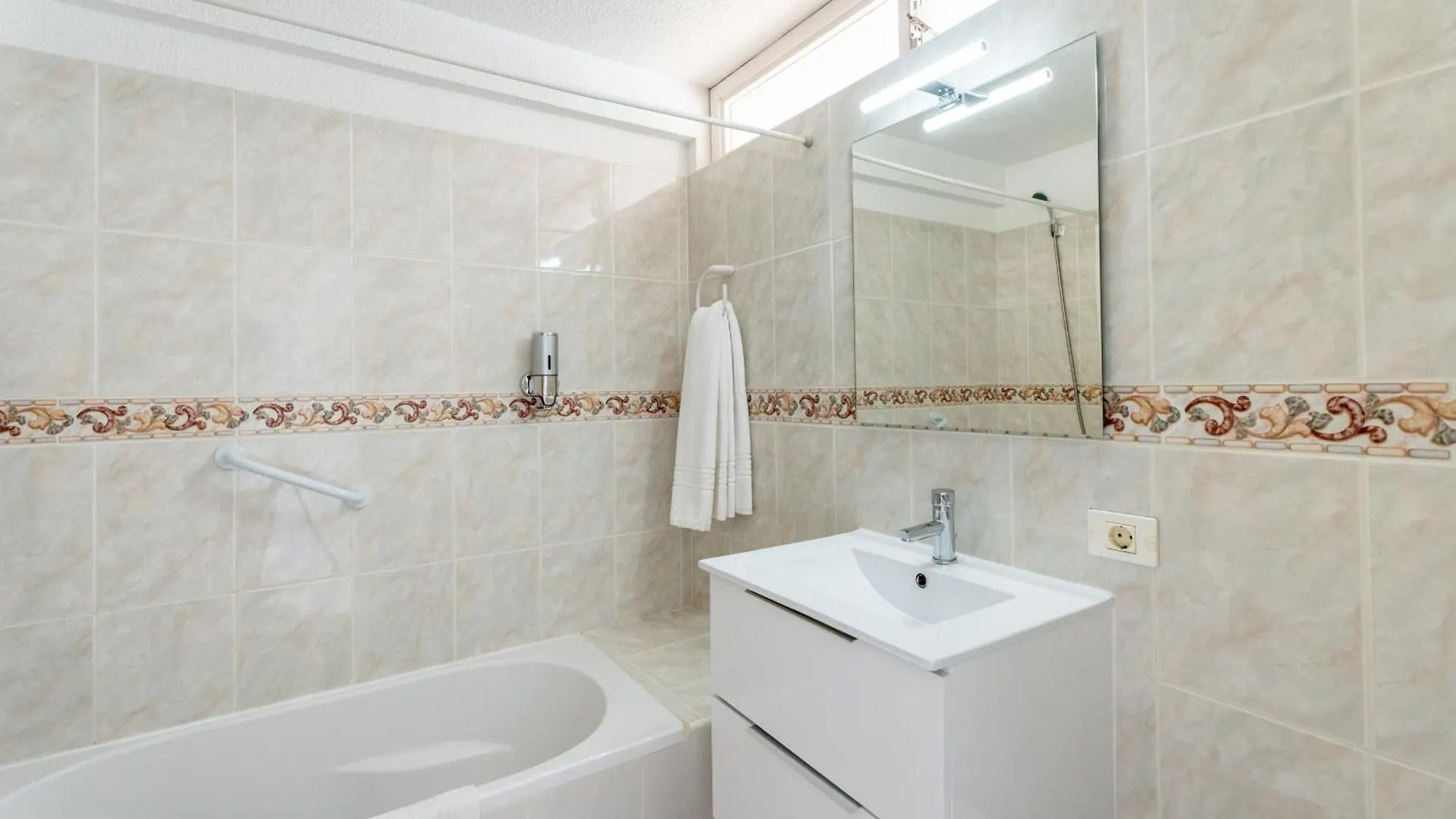 Apartamentos Borinquen Playa de las Americas  Spain