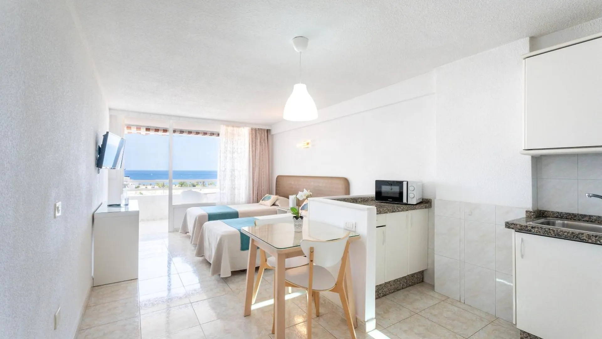 Apartamentos Borinquen Playa de las Americas  2*, Playa de las Americas (Tenerife)