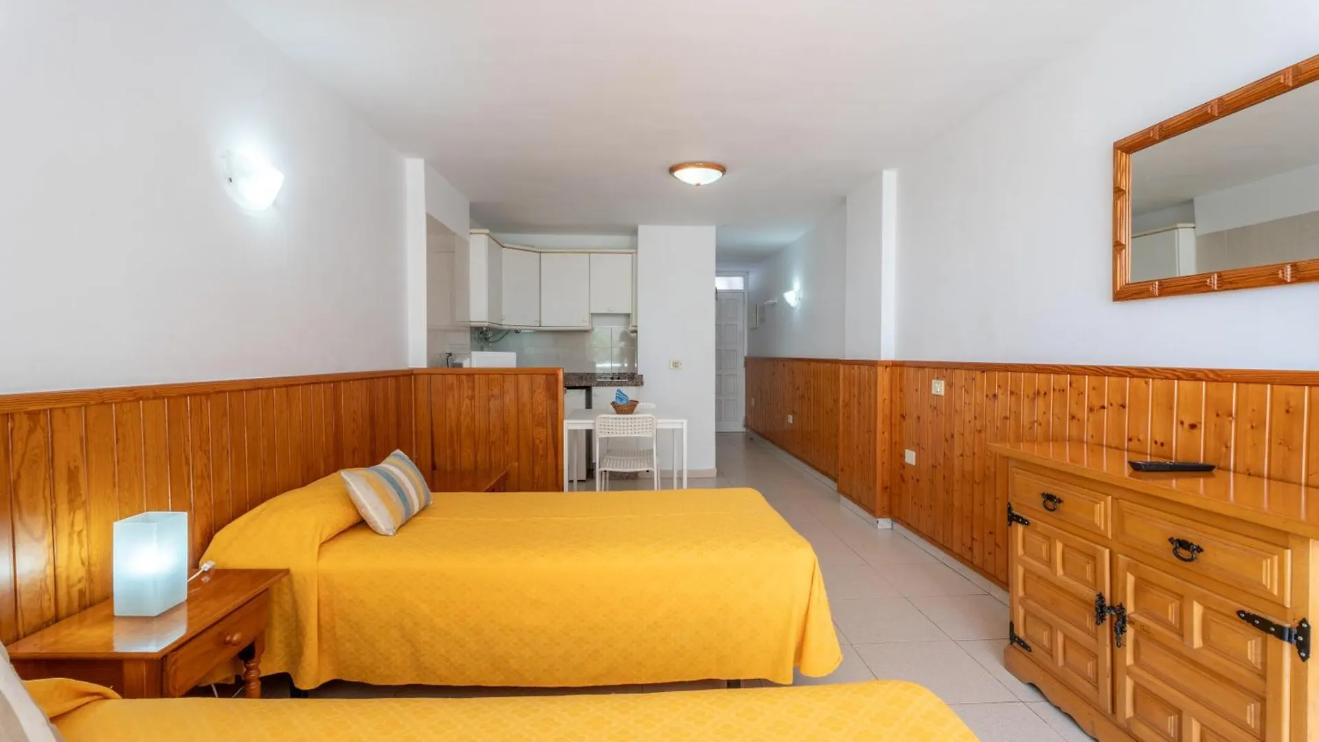 Apartamentos Borinquen Playa de las Americas  2*, Playa de las Americas (Tenerife) Espanha